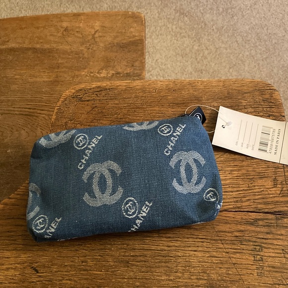 CHANEL Beaute Denim Carryall Makeup/Cosmetic Pouch/Bag with Dust Bag NWT - Picture 2 of 7